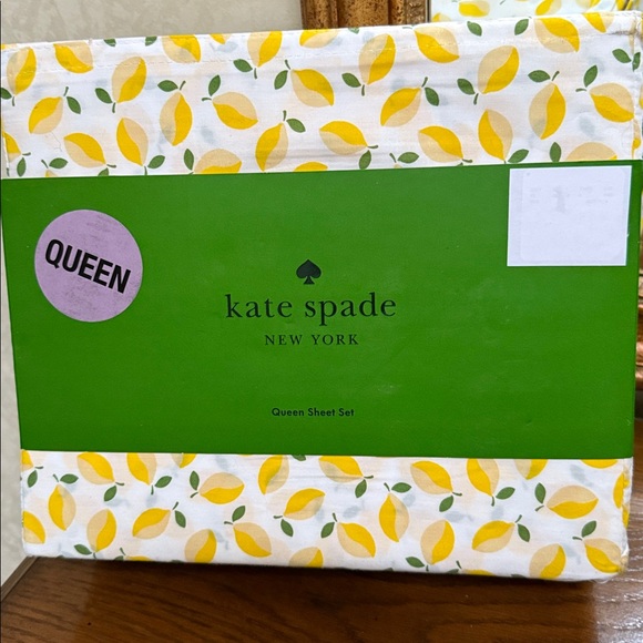 Kate Spade Yellow Lemon Print with white background Queen Sheet Set. 4-pieces. - Picture 2 of 10